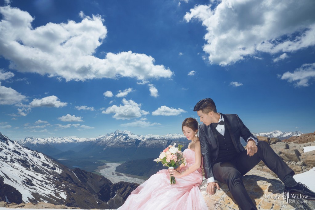 鲁冰花飞起的雪山