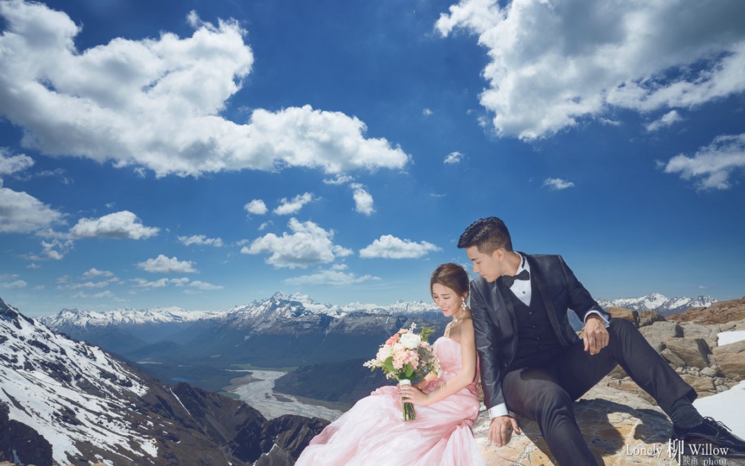 鲁冰花飞起的雪山