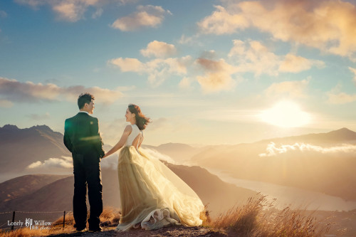 皇后镇的山上夕阳和小教堂