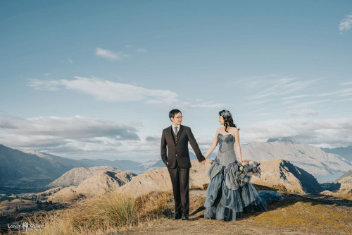 山顶的金色莽原皇后镇码头