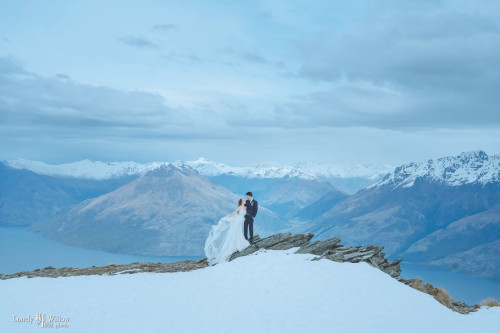 初春卓越山山峰